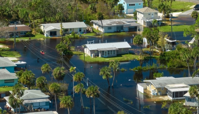houses-in-hurrican-water-after-storm-in-florida